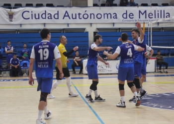 Los jugadores del conjunto melillense celebran uno de los puntos conseguidos en el partido del pasado sábado frente al Ushuaia Ibiza Vóley.