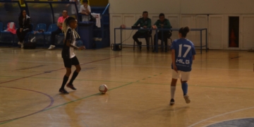 La jugadora brasileña Bia, con el esférico.