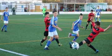 Jugadores de un equipo base de la UD Melilla.