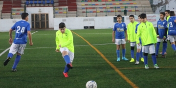 Jugadores de un equipo base de la UD Melilla.