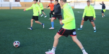 Uno de los equipos juveniles entrenando en La Espiguera..