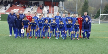 Componentes de la escuadra infantil en tierras vascas.