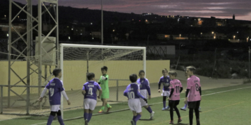 Los más pequeños disfrutando del fútbol.