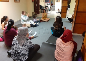 Delegación imparte un taller de yoga para las víctimas de violencia de género