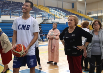 El capitán del Melilla Baloncesto, en unas de las actividades de puertas abiertas realizadas por el club melillense esta temporada.