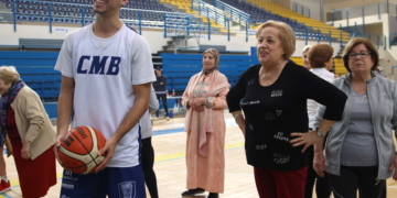 El capitán del Melilla Baloncesto, en unas de las actividades de puertas abiertas realizadas por el club melillense esta temporada.