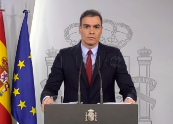 GRAF6939. MADRID, 14/03/2020.- Captura de vídeo del presidente del Gobierno, Pedro Sánchez, en la comparecencia posterior al Consejo de Ministros extraordinario que ha tenido como fin la aprobación del decreto del estado de alarma. Sánchez ha precisado este sábado que el Gobierno de España será "la autoridad competente" en todo el territorio nacional para afrontar la crisis del coronavirus. EFE/EFE-TV