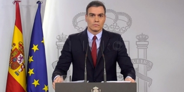 GRAF6939. MADRID, 14/03/2020.- Captura de vídeo del presidente del Gobierno, Pedro Sánchez, en la comparecencia posterior al Consejo de Ministros extraordinario que ha tenido como fin la aprobación del decreto del estado de alarma. Sánchez ha precisado este sábado que el Gobierno de España será "la autoridad competente" en todo el territorio nacional para afrontar la crisis del coronavirus. EFE/EFE-TV