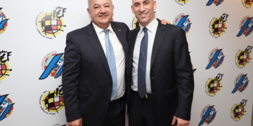 Diego Martínez, junto a Luis Rubiales, presidente de la RFEF.