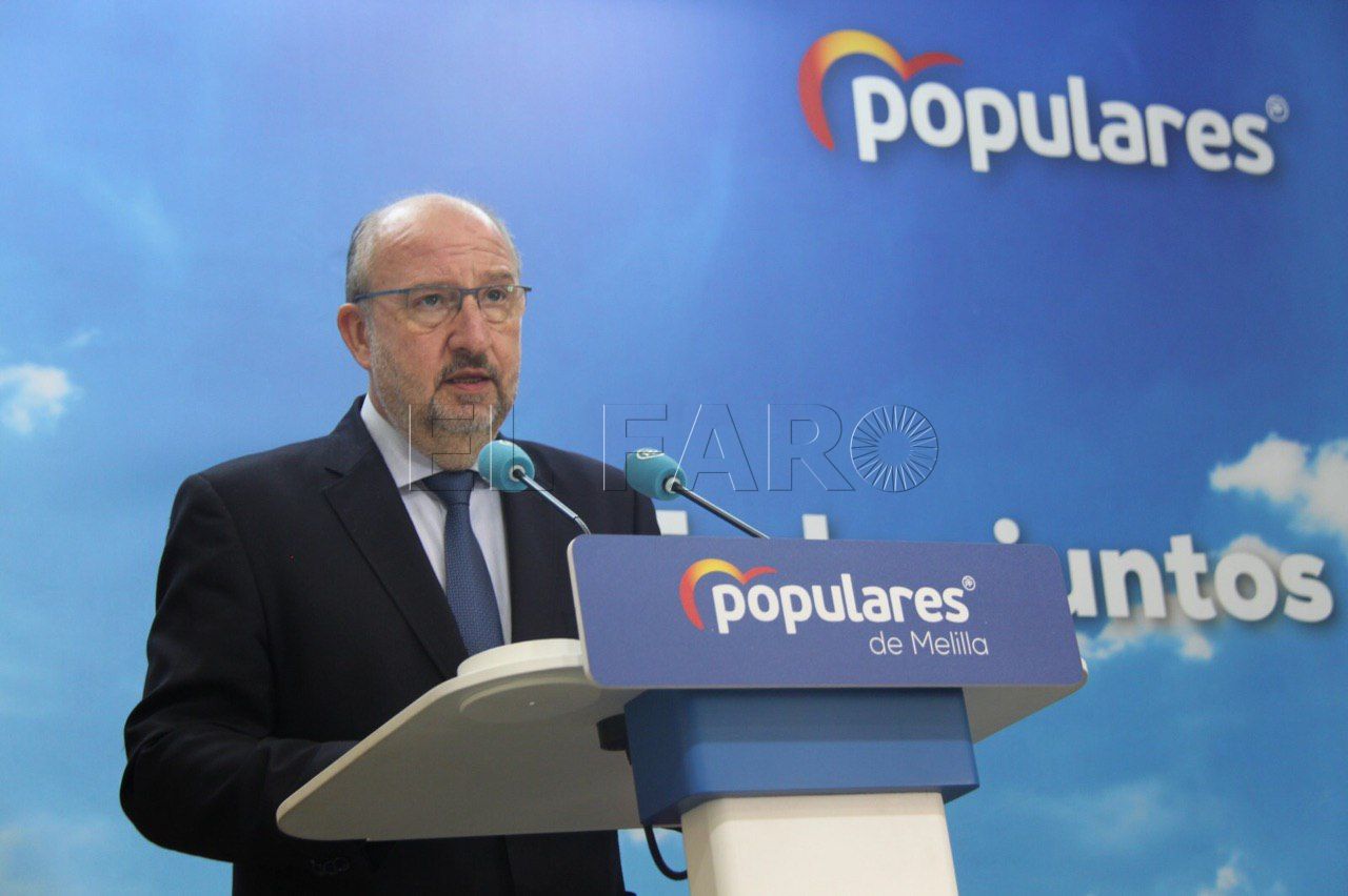 Quevedo señala que está "totalmente retrasada" la puesta a punto para las playas