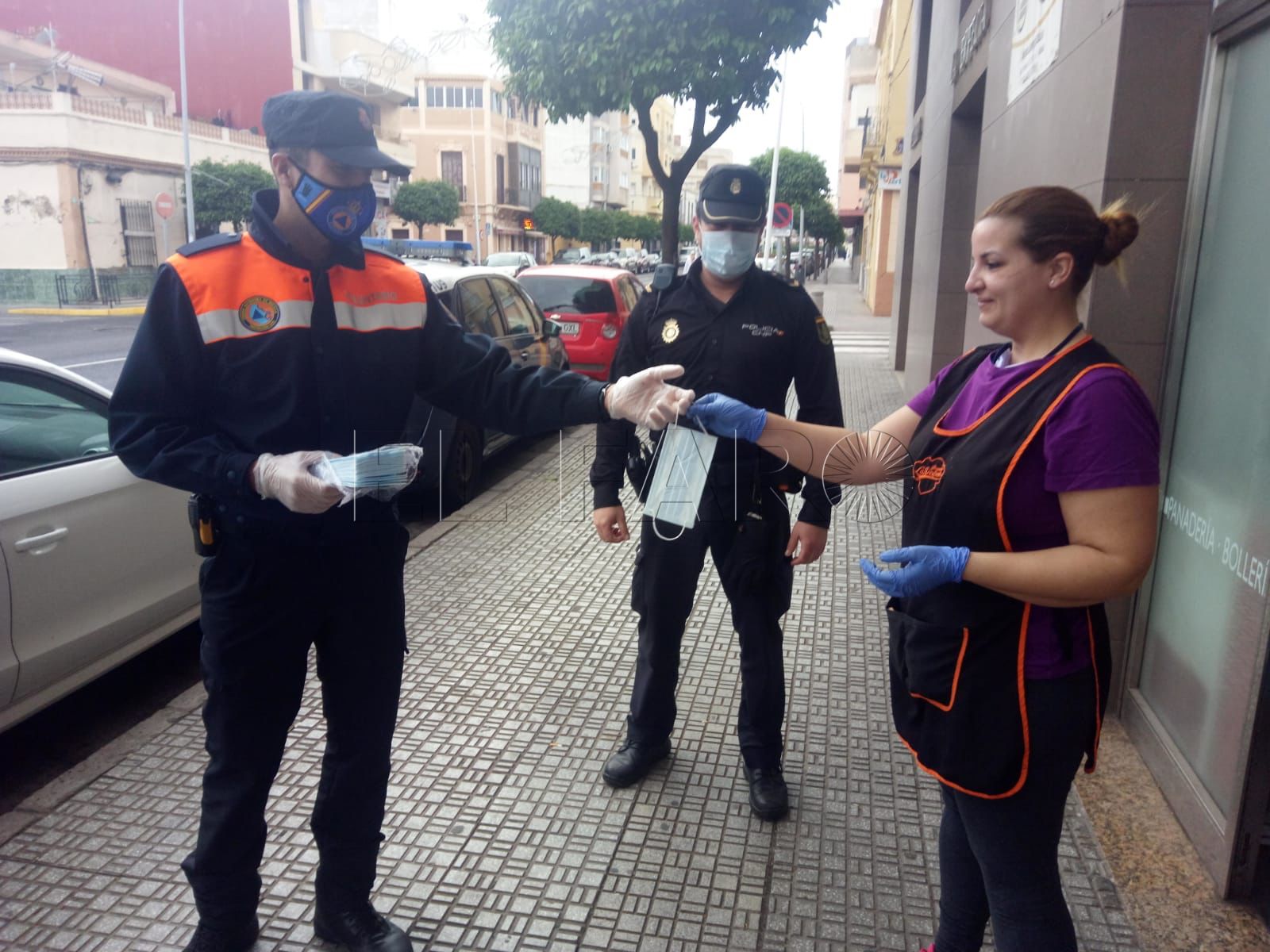 Segunda jornada de reparto de las 18.000 mascarillas del Gobierno