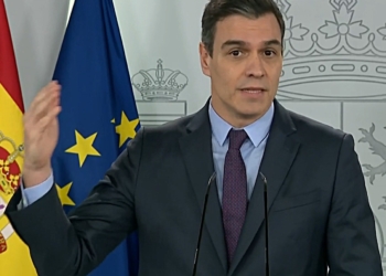 Captura de la señal institucional del Palacio de la Moncloa del presidente del Gobierno, Pedro Sánchez, durante su comparecencia ante la prensa hoy sábado en Moncloa, en Madrid. Sánchez pedirá al Congreso a lo largo de la semana que viene una nueva prórroga del estado de alarma hasta el 26 de abril. EFE/Moncloa