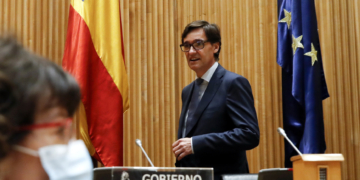 -FOTODELDIA- GRAF1463. MADRID, 16/04/2020.- El ministro de Sanidad, Salvador Illa, a su llegada a la comparecencia ante la Comisión de Sanidad en el Congreso de los Diputados en Madrid, este jueves. EFE/ Ballesteros POOL