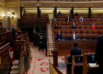 Spanish MPs observe a minute silence in memory of victims of coronavirus outbreak at the opening of the plenary session at Lower Chamber of Spanish Parliament, in Madrid, Spain, 09 April 2020. The session is to be focused in passing a new extension of the state of alarm due to COVID-19 outbreak. EFE/Mariscal POOL