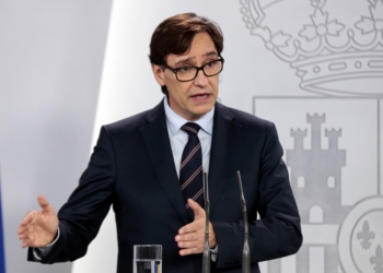 Madrid (Spain), 29/04/2020.- A handout picture made available by the Spanish Prime Minister's Office shows Spanish Health Minister, Salvador Illa, addressing a press conference to provide more information on the coronavirus de-escalation plan announced yesterday by Spanish Prime Minister, Pedro Sanchez, at Moncloa Presidential Palace in Madrid, Spain, 29 April 2020. Spain is under a lockdown to avoid the spreading of pandemic of the COVID-19 disease caused by the SARS-CoV-2 coronavirus. (España) EFE/EPA/JM Cuadrado / Moncloa HANDOUT HANDOUT EDITORIAL USE ONLY/NO SALES