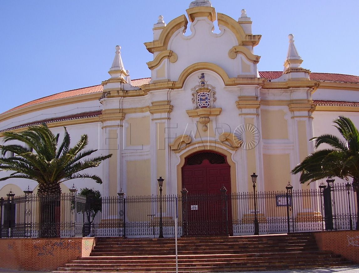 Trasladan a 25 mujeres a la plaza de toros desde cementerio musulmán