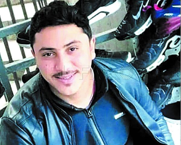 Khaled busca a su amigo desaparecido en las costas de Melilla el pasado marzo