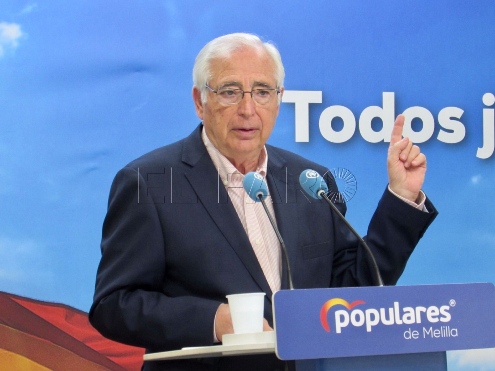 Imbroda dice que De Castro "no tiene conciencia del problema que se viene encima" con la normativa del empadronamiento