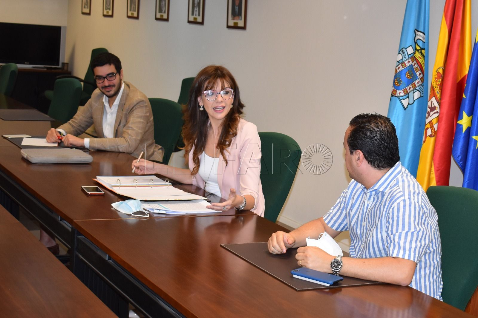 La Delegación mantiene una reunión sobre la situación del COVID-19 con los grupos políticos de la Asamblea