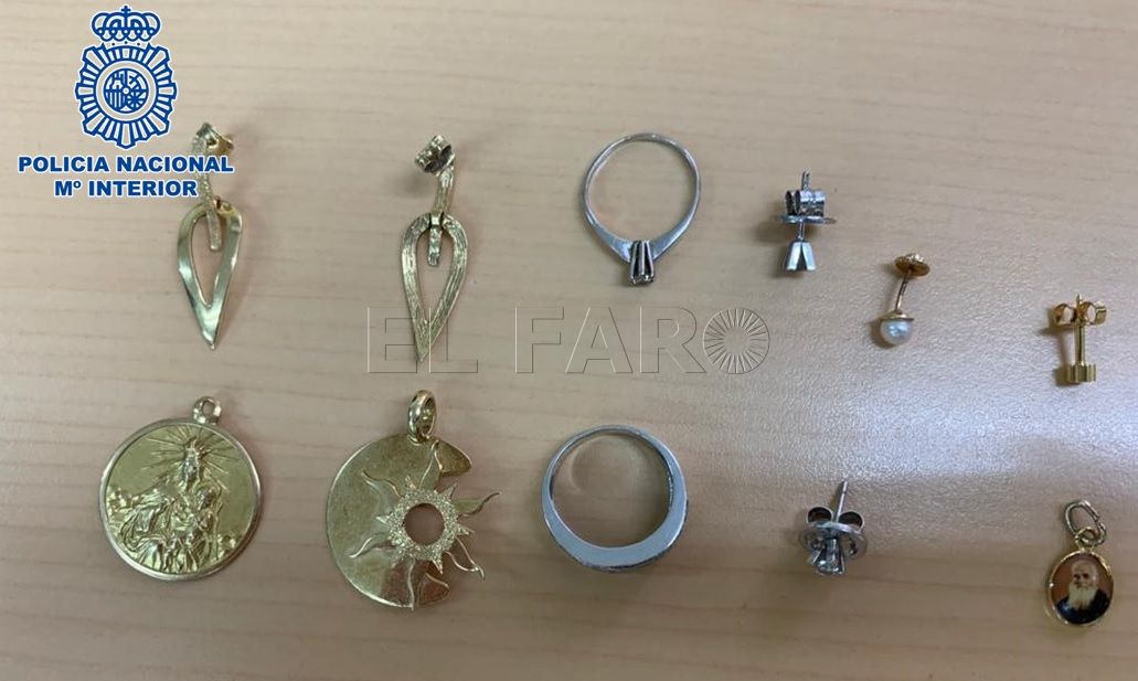 Detienen a una mujer por robar joyas en la casa donde cuidaba de una anciana