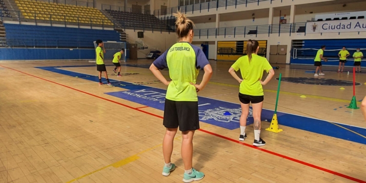 La plantilla del Torreblanca se vuelve a vestir de corto tras el fin de semana de descanso