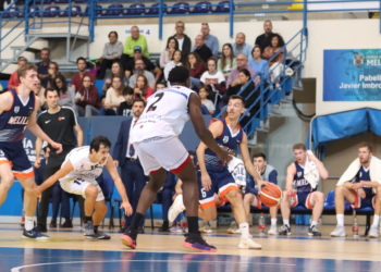 Imagen de uno de los partidos del Melilla Baloncesto la temporada pasada.