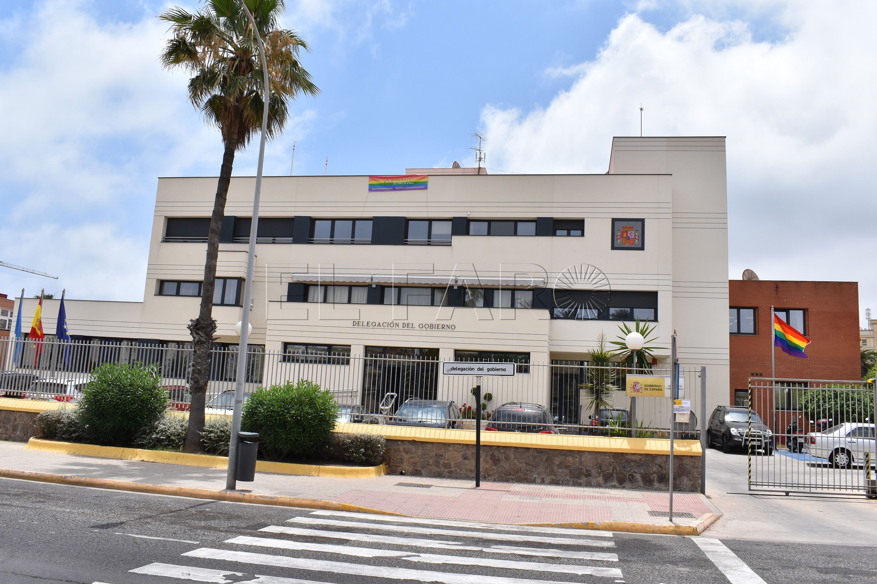 Vox exige retirada de banderas LGTBI de la Delegación del Gobierno