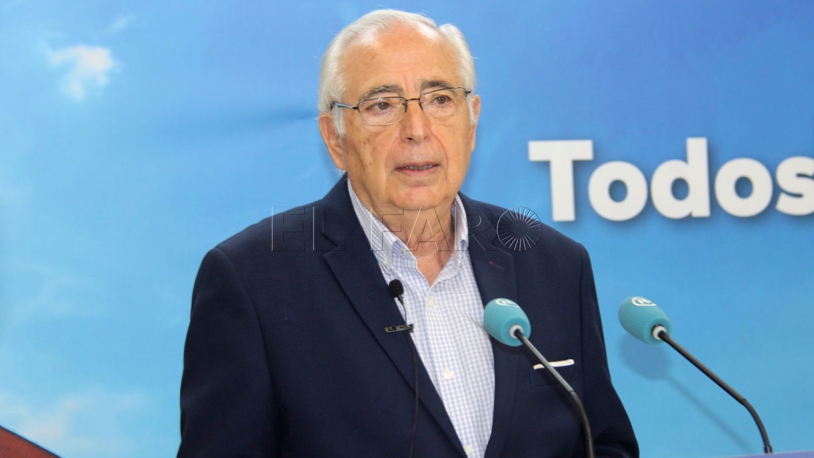 Imbroda anuncia una querella judicial contra De Castro por calumnias