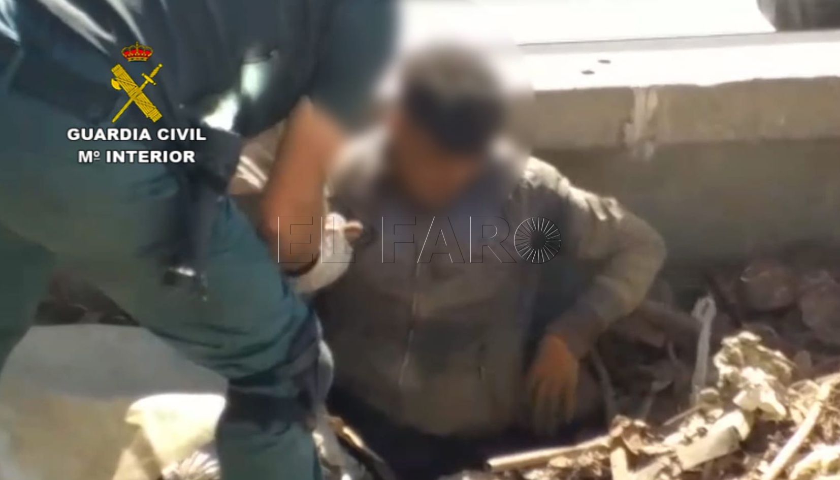 La Guardia Civil rescata a dos menores y cuatro adultos de un camión de chatarra