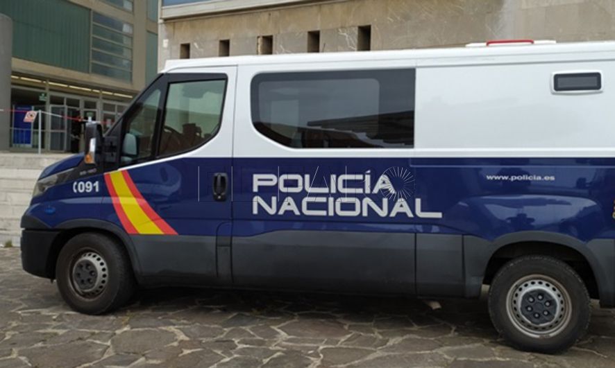 Detienen a dos individuos y buscan a un tercero por agredir y robar a un menor