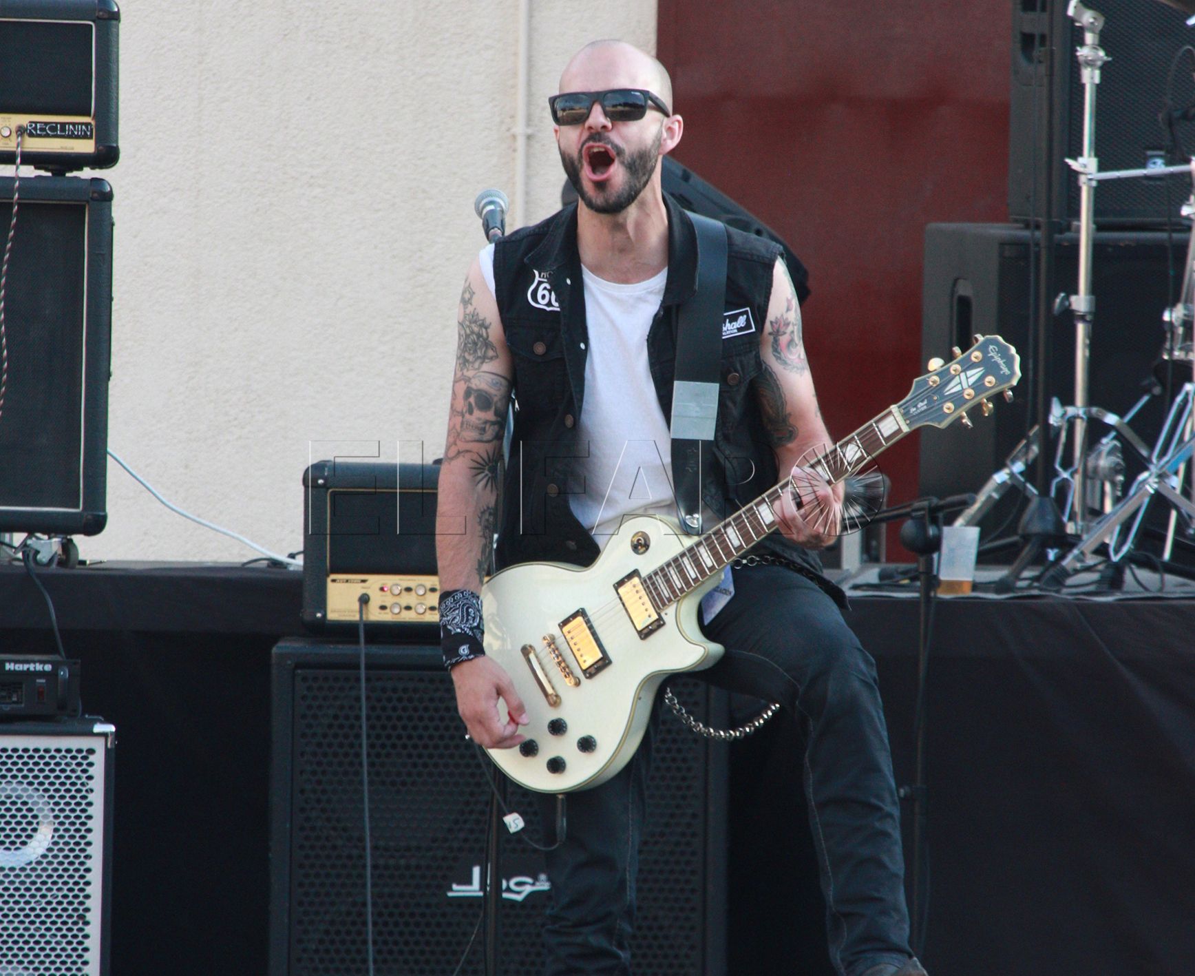 El Carrillo | Salva R. Berenguer: “Sigo viviendo el sueño adolescente de tocar la guitarra en una banda de rock”