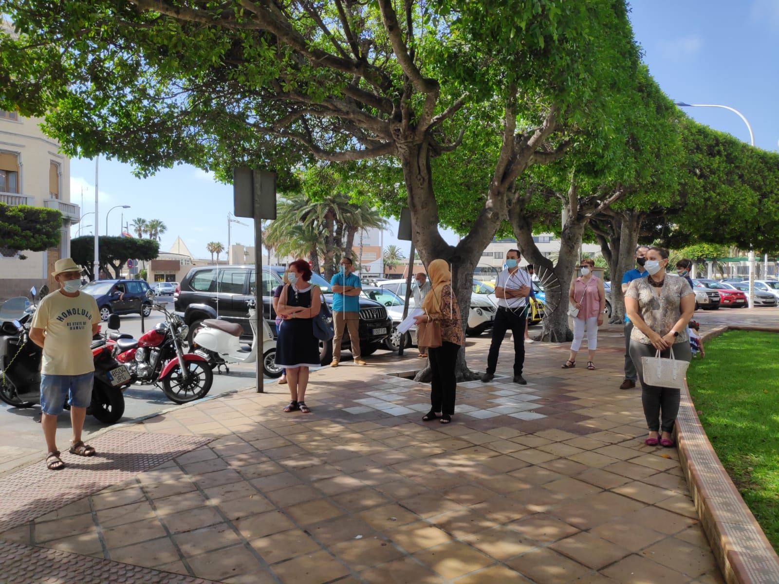 Los vecinos de Cabrerizas y Batería J se manifiestan contra el centro de menores en Santiago