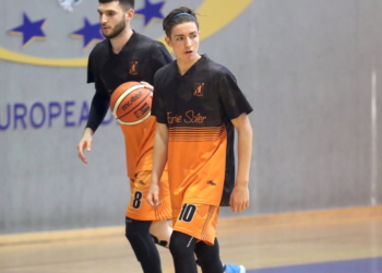 El joven alero melillense ya sabe lo que es jugar en la Liga EBA y tiene por delante un futuro muy prometedor en el mundo del baloncesto.