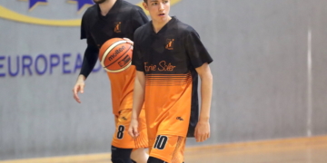 El joven alero melillense ya sabe lo que es jugar en la Liga EBA y tiene por delante un futuro muy prometedor en el mundo del baloncesto.
