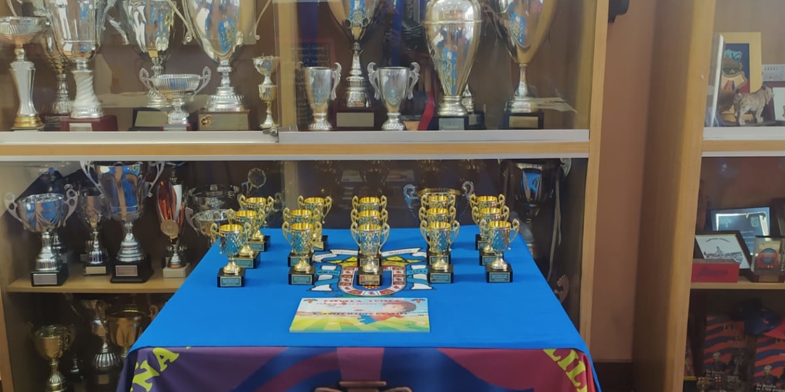 La Escuela Luisca homenajea a sus pequeños grandes futbolistas con su entrega de trofeos