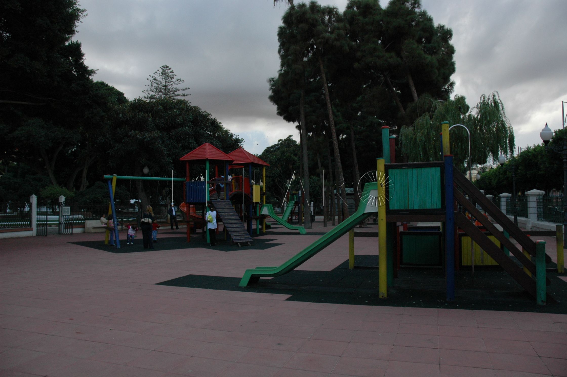 Los parques infantiles están abiertos y se desinfectan cada cierto tiempo