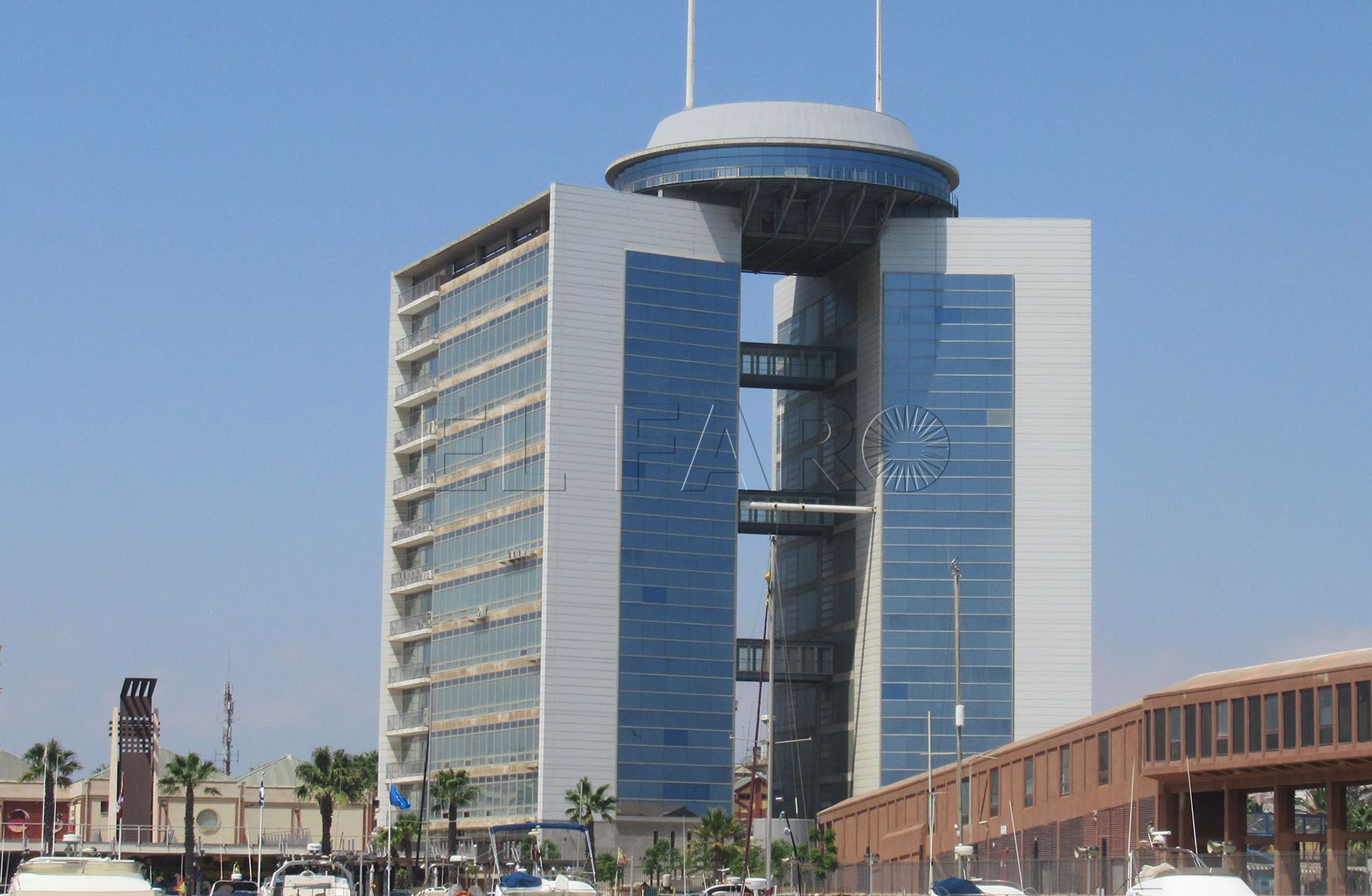La FeSP-UGT denuncia el calor extremo en las Torres V Centenario