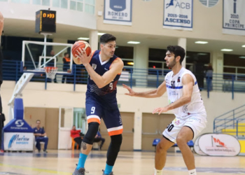 El almeriense, con la elástica del Melilla Baloncesto.