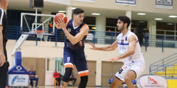 El almeriense, con la elástica del Melilla Baloncesto.