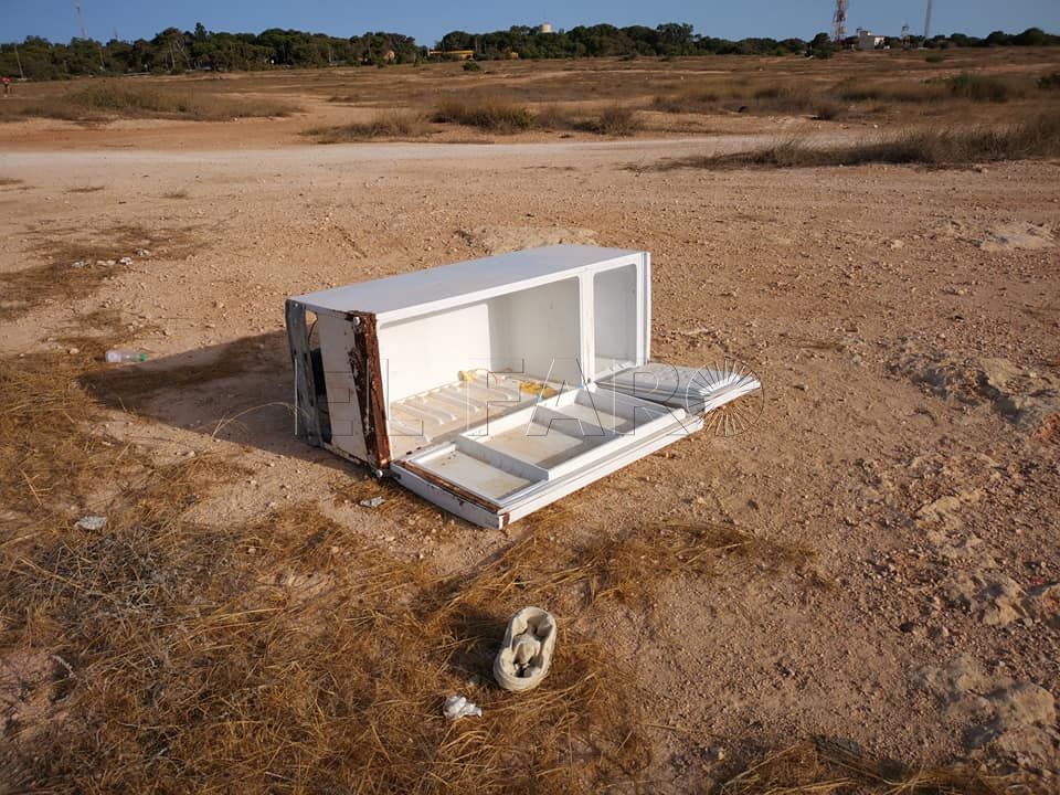 Un frigorífico, pizzas y restos de cachimba, la imagen de los pinos