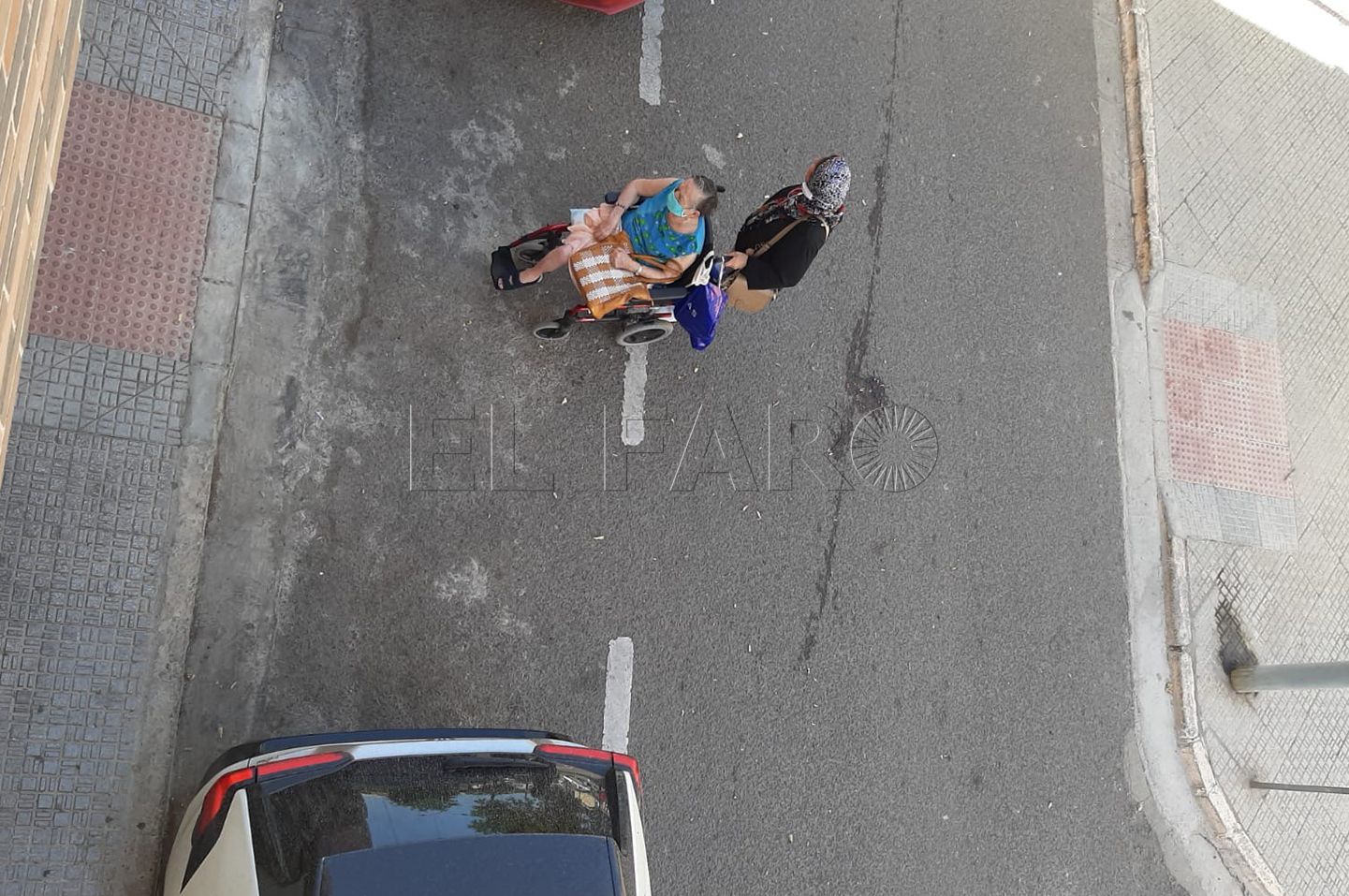 Un paso de peatones, la esperanza de una familia del barrio de Alfonso XIII