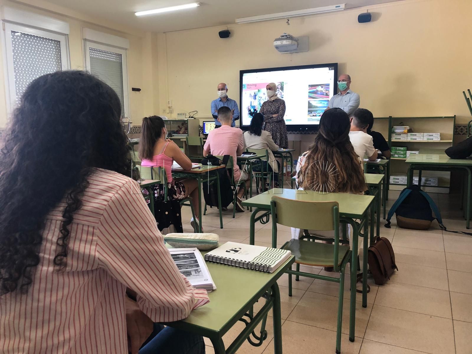 60 jóvenes participan en los cursos de Inglés B1 en el Colegio Enrique Soler