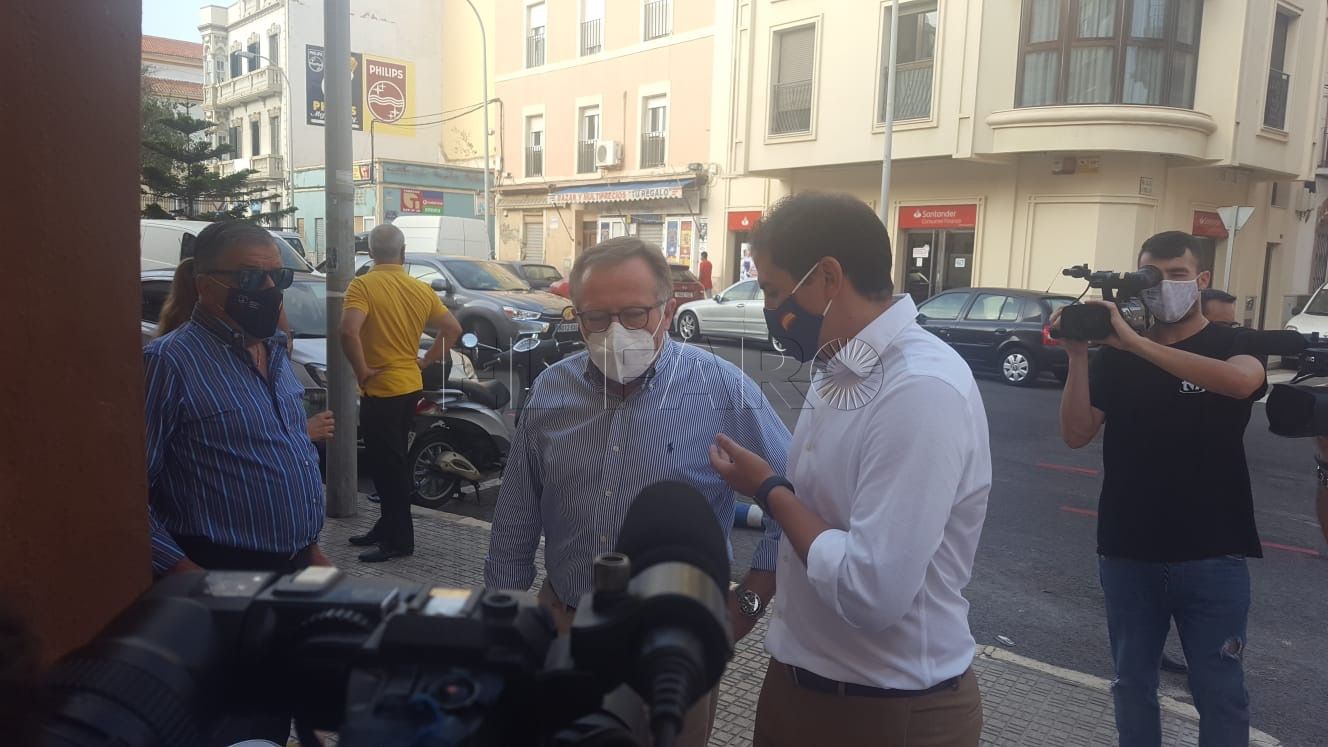 De Castro pide a Interior reducir el número de migrantes en el CETI