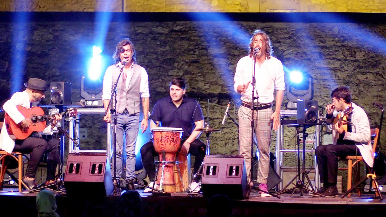 Makarines y Rycardo Moreno animan la noche en la Plaza de las Culturas