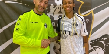 El segundo entrenador melillense junto a la brasileña Bia.