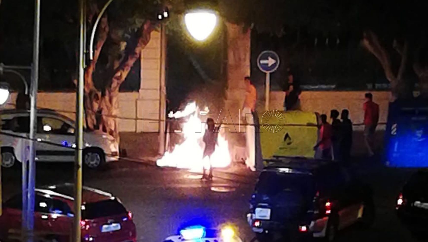 Un grupo de menores incendia un contenedor en General Marina