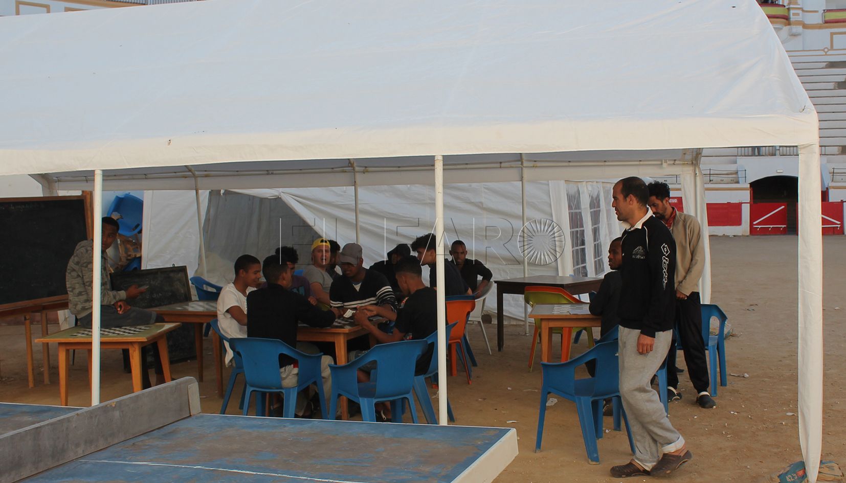 El juzgado echa para atrás la clausura de los centros de mayores, menores y de acogida de migrantes