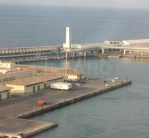 Cuatro migrantes llegan a nado a Melilla de madrugada