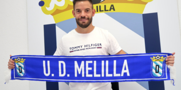 El defensa Jesús Muñoz fue presentado de manera oficial, en la matinal de ayer jueves, como jugador azulino.
