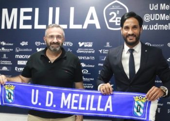 El presidente de la UD Melilla junto al nuevo entrenador melillense.